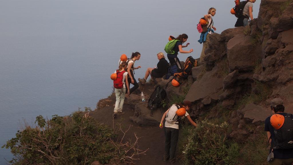 Il Vulcano A Piedi Stromboli Luaran gambar