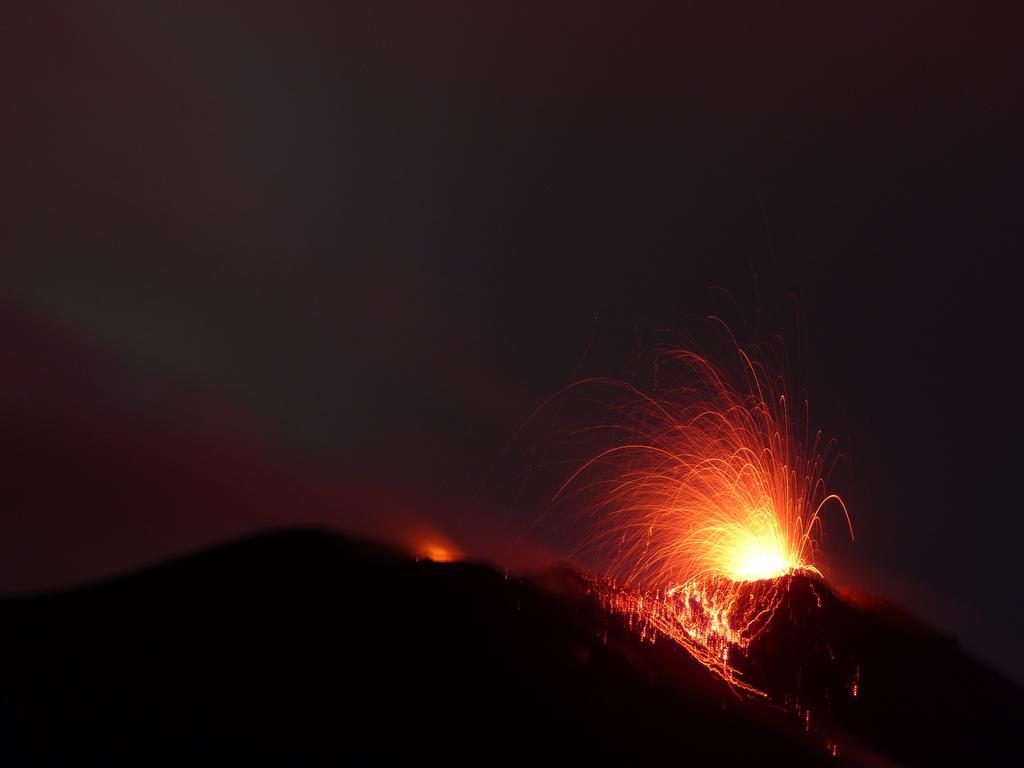 Il Vulcano A Piedi Stromboli Luaran gambar