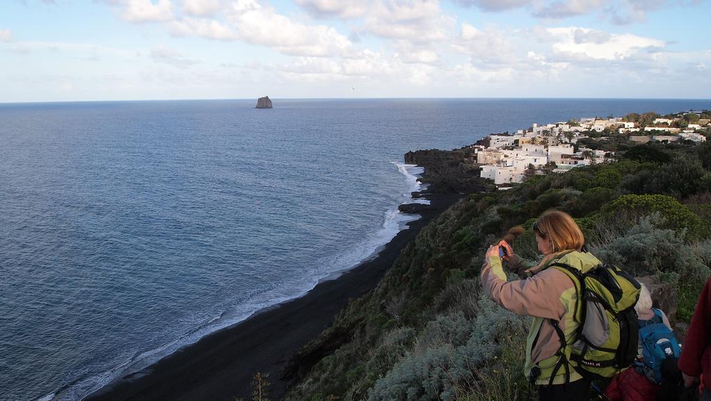 Il Vulcano A Piedi Stromboli Luaran gambar