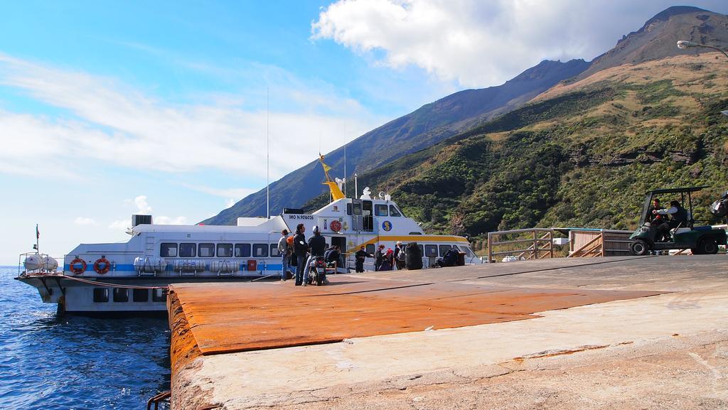 Il Vulcano A Piedi Stromboli Luaran gambar