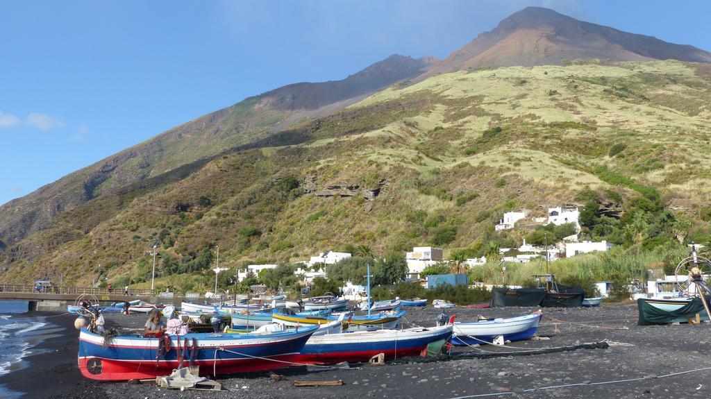 Il Vulcano A Piedi Stromboli Luaran gambar