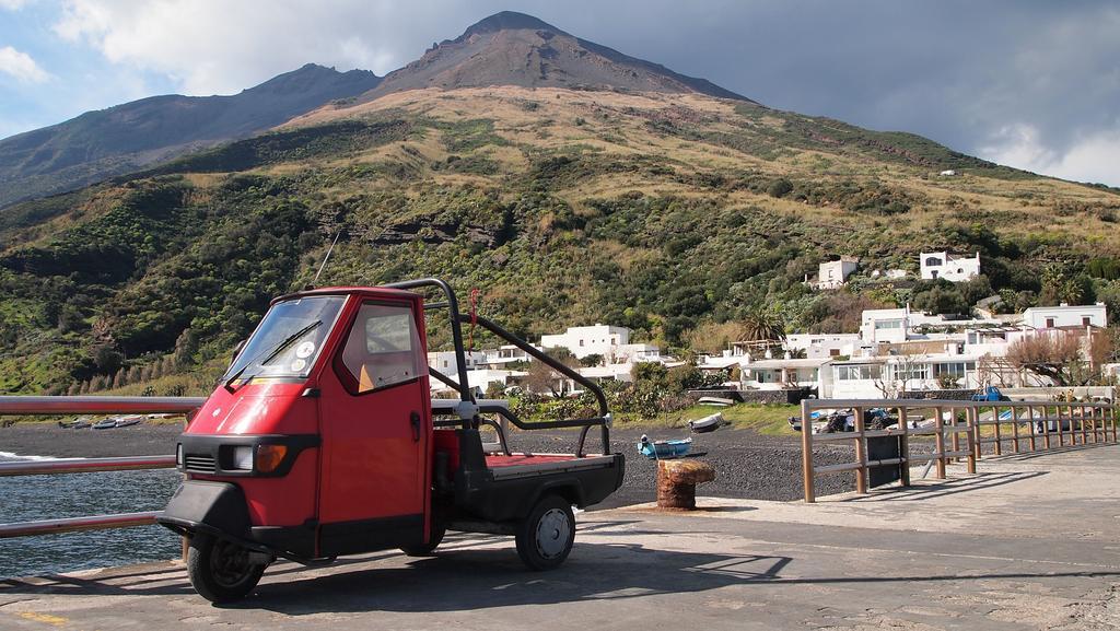 Il Vulcano A Piedi Stromboli Luaran gambar