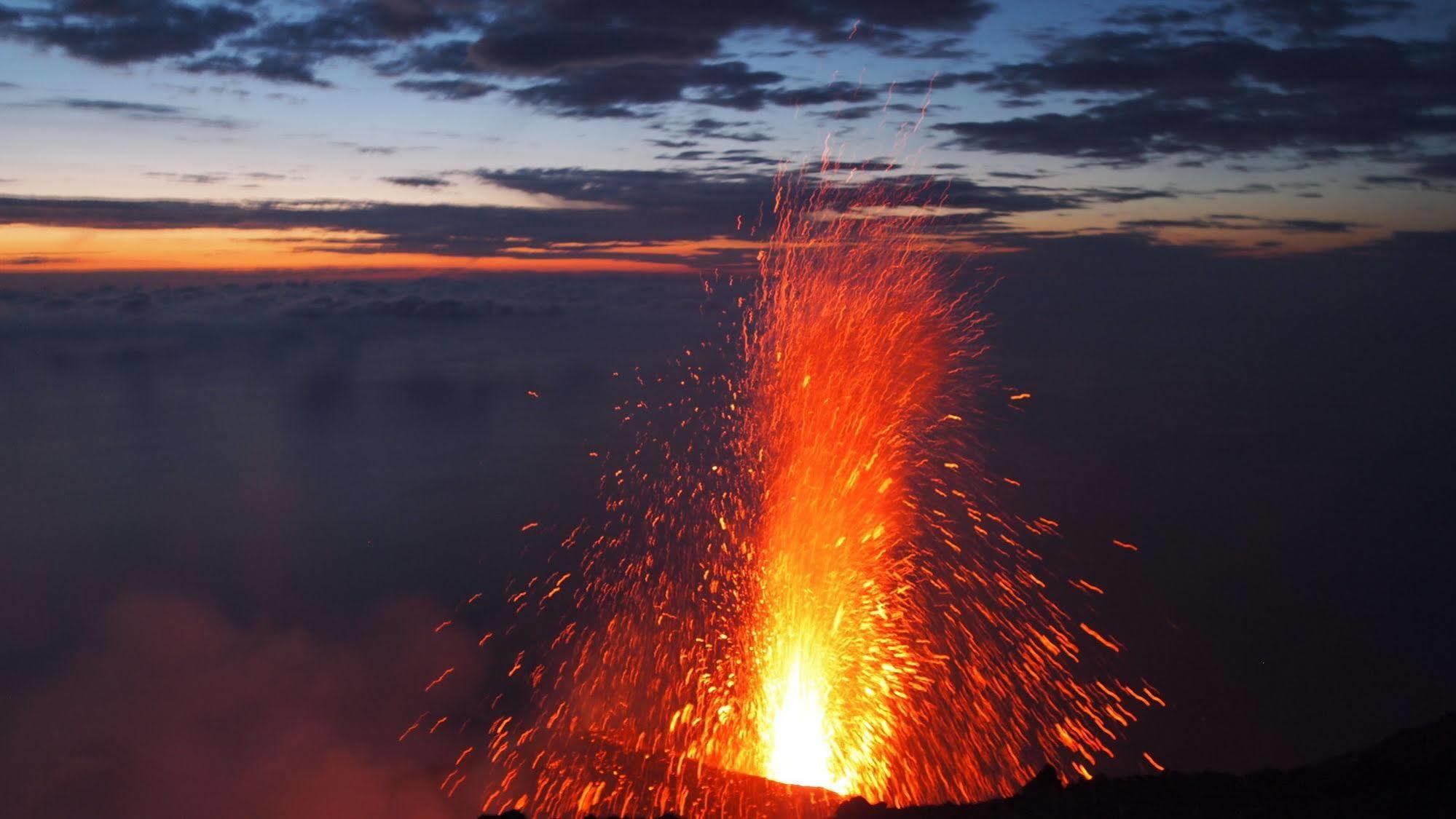 Il Vulcano A Piedi Stromboli Luaran gambar